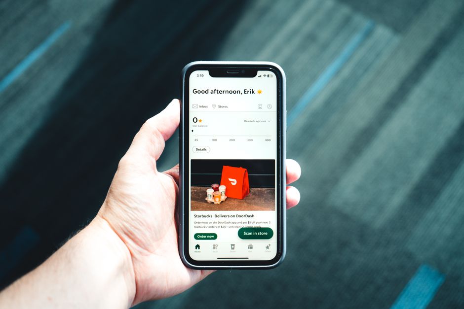 Pedidos pelo celular: aplicativo, site ou WhatsApp?